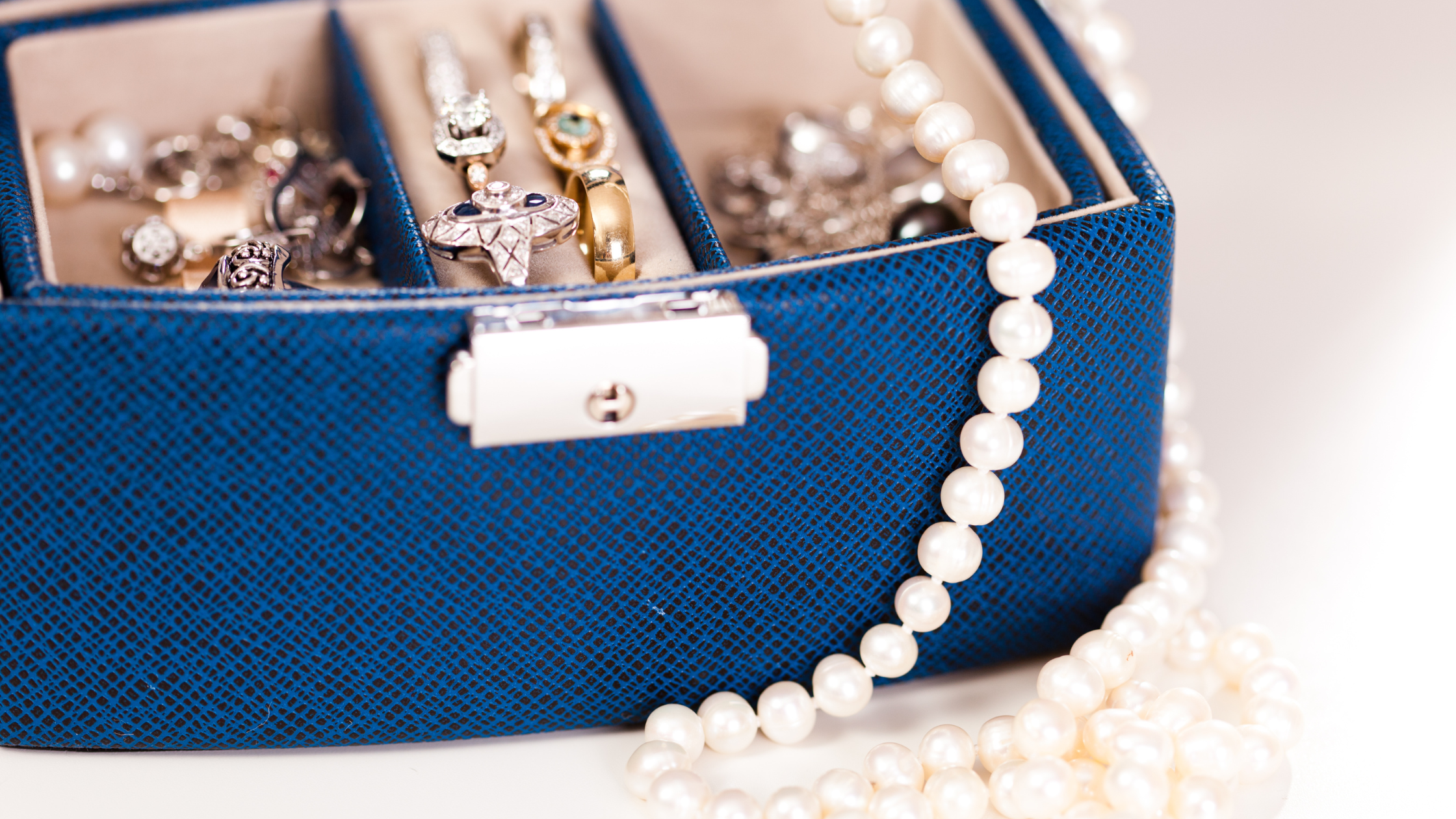 How To Clean Pearl Jewelry