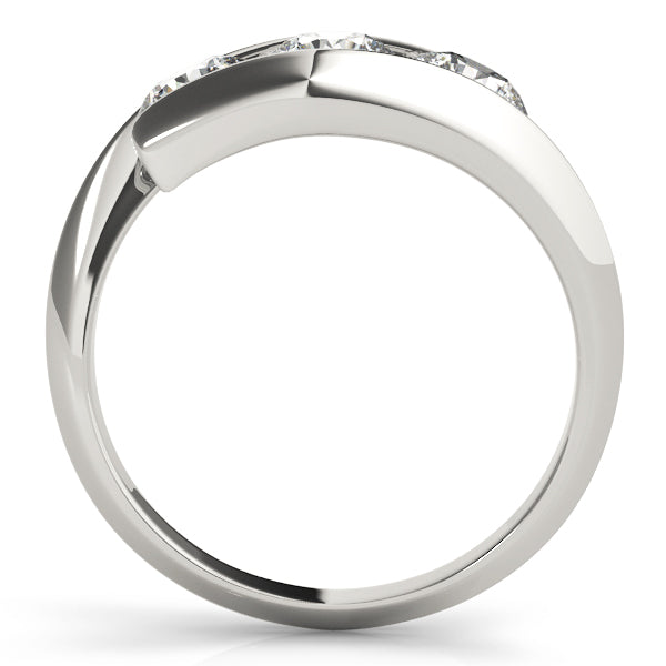 Round Diamond 3-Stone Engagement Ring